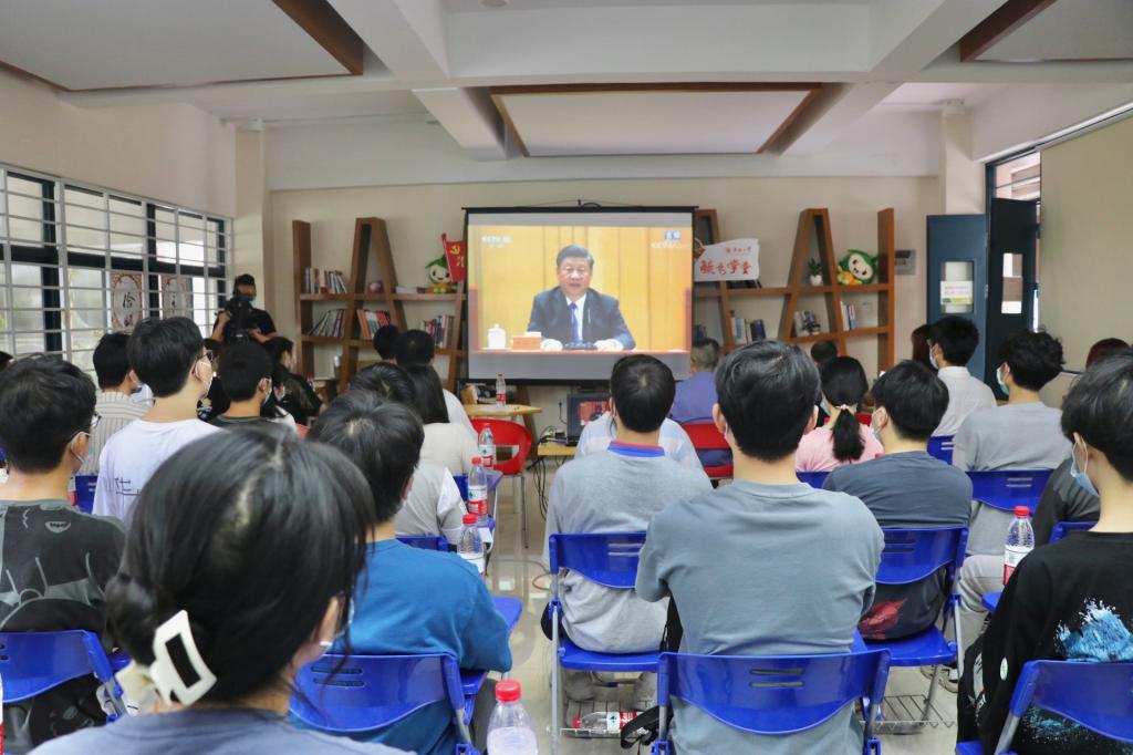 座谈会现场.jpg 座谈会现场.jpg