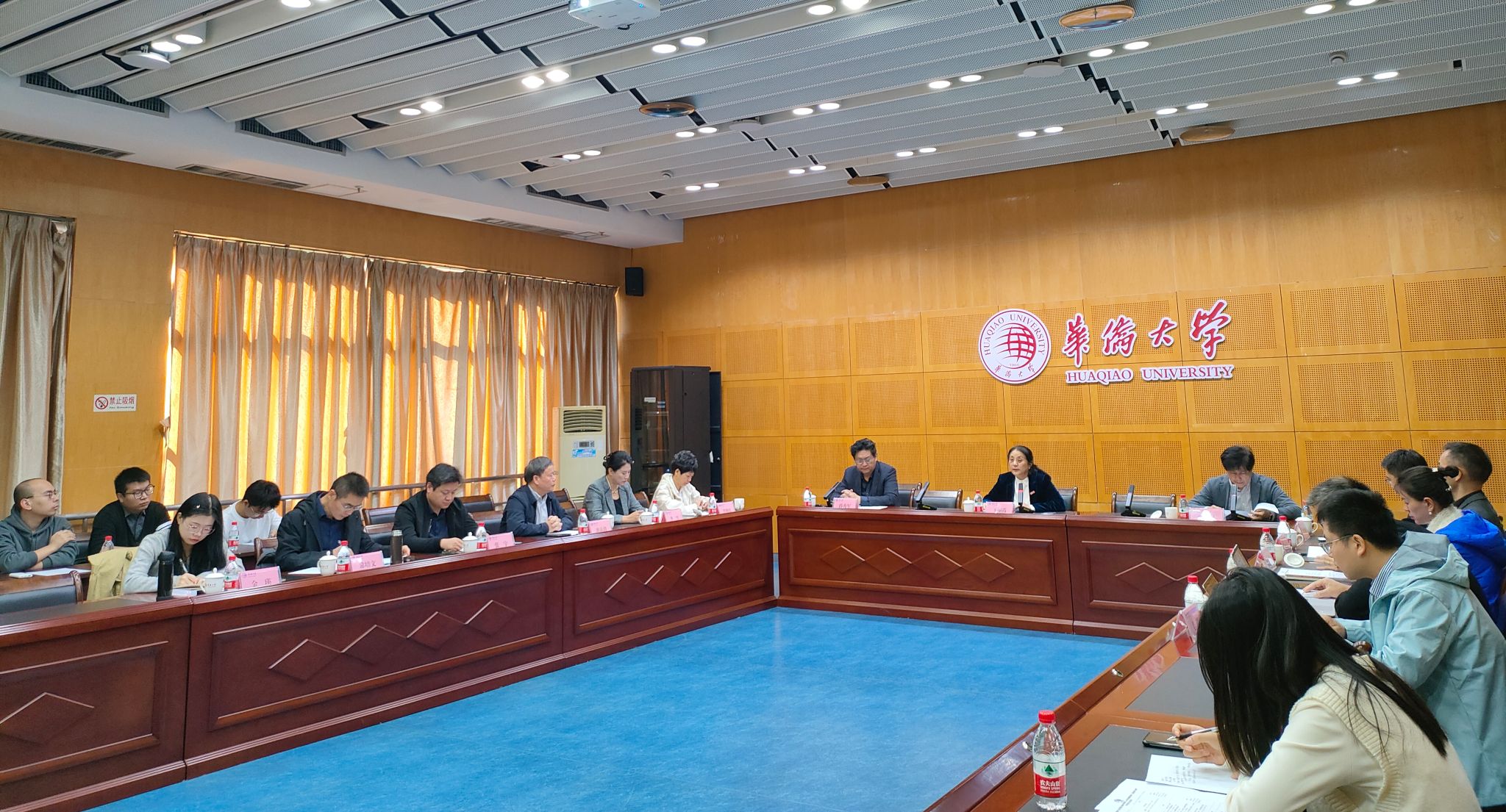 会议现场.jpg