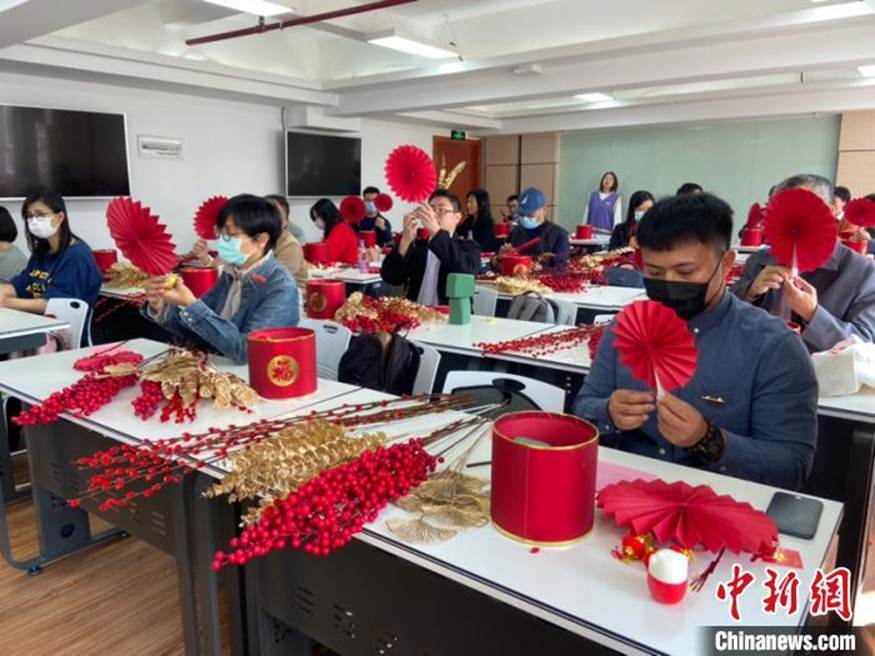 图为新春联谊活动现场。　黄咏绸 摄