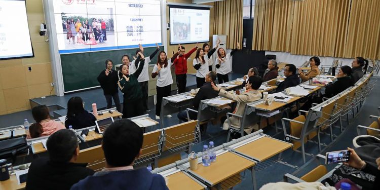 万隆华族关怀团队新一年继续举办慈善活动 万隆华族关怀团队新一年继续举办慈善活动