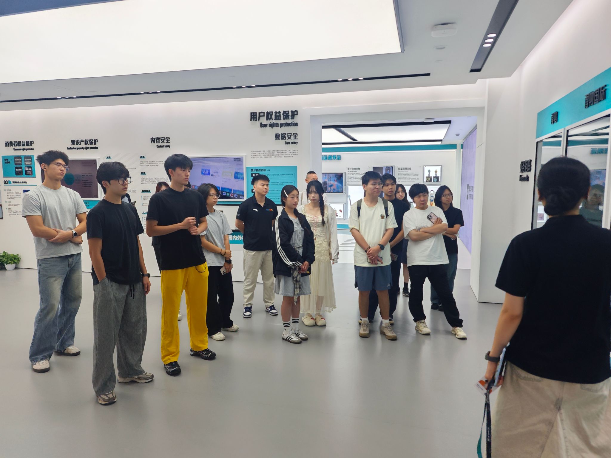 上海得物3.jpg