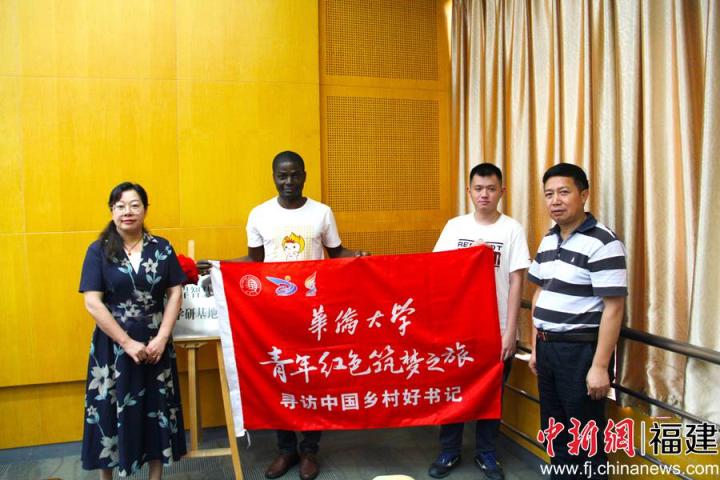 图为交流会现场。